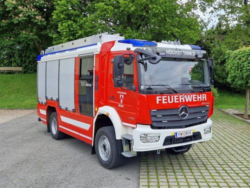 Das neue Einsatzfahrzeug der Höchster Wehr ist für technische Einsätze ebenso gerüstet wie zur Brandbekämpfung.  AJK (2)