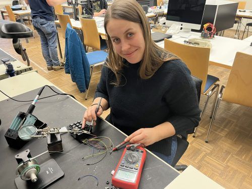 Das Telefon musste zuvor erst einmal vorbereitet werden.  FLORINA WOHLWEND