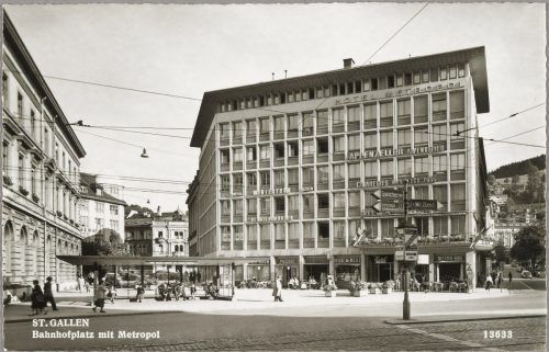 Der Bahnhofsplatz in St. Gallen um 1940. ETH Bibliothek Zürich Bildarchiv