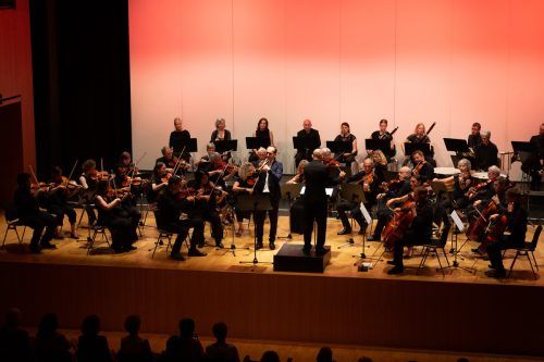 Der Orchesterverein Götzis, Dirigent Benjamin Lack und Jürgen Ellensohn begeisterten das Publikum. ARNO WOHLGENANNT (2)
