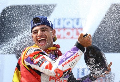 Der Spanier Jorge Martin führte auf dem Sachsenring den Fünffach-Triumph von Ducati an, gewann das Duell an der Spitze mit Francesco Bagnaia ganz knapp. reuters
