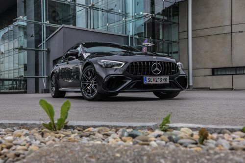 Der stärkste Mercedes der Firmengeschichte macht auch optisch keinen Hehl aus seiner Leistungsfähigkeit. VN/Steurer