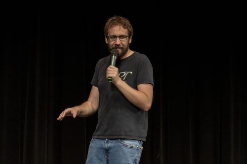 Der Vorarlberger hat die Kinder zum Lachen gebracht.  VN/PAULITSCH