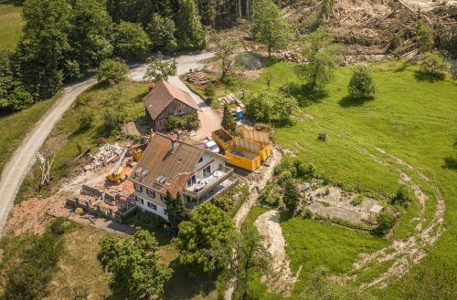 Der Wirtschaftstrakt des Hofs musste bereits abgerissen werden.
