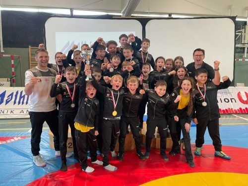 Die 24 jungen Mattensportler landeten in der Mannschaftswertung mit 76 Punkten auf Platz eins. ksk