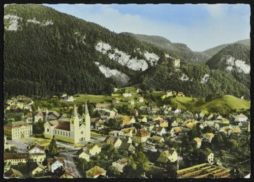 Die Burganlage wurde auf demTherenberg errichtet.