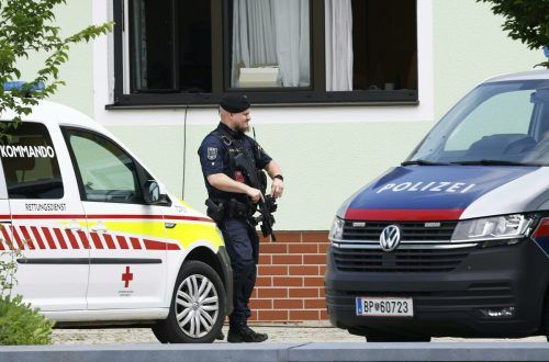 Die Einsatzkräfte waren mit einem Großaufgebot vor Ort. APA