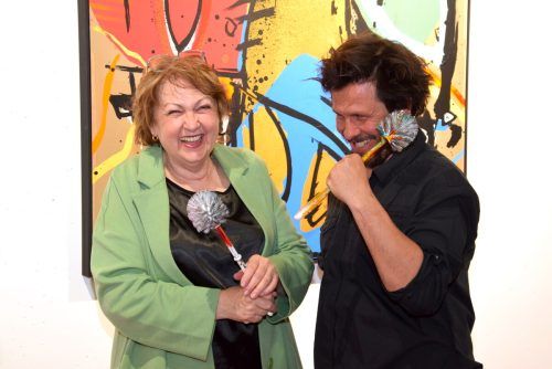 Die Galeristin Sigrid Fritsche mit dem Künstler Bernd Püribauer. sco