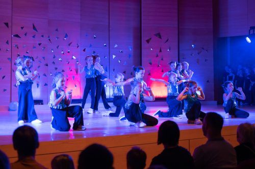 Die Mädchen zeigten dem Publikum bei der „TANZtastischen Show“ im Angelika-Kaufmann-Saal Schwarzenberg eine fantastische Performance.  mam/3