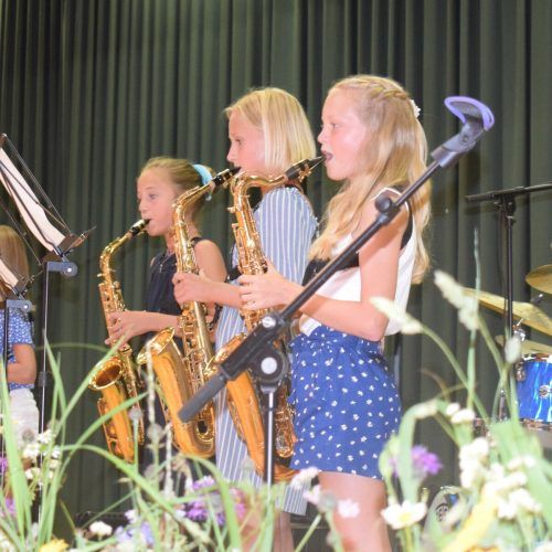 Die Musikschüler laden zum Konzert. vn