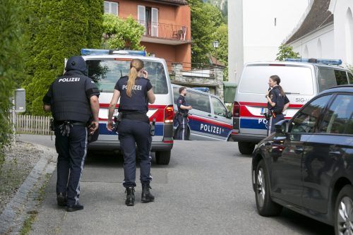 Die Polizei sperrte das Gebiet großräumig ab.