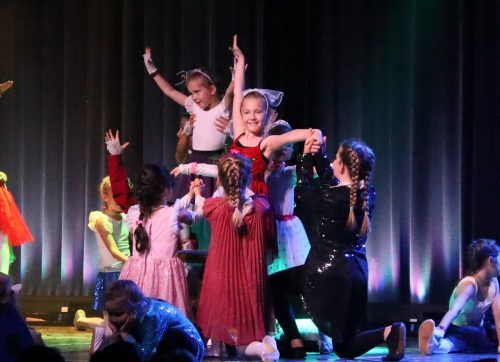 Die Schülerinnen und Schüler der Musikschule Leiblachtal ließen den Leiblachtalsaal mit ihrer Performance erstrahlen. CHF (3)