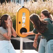 Niederländer verteilen gratis Sonnencreme