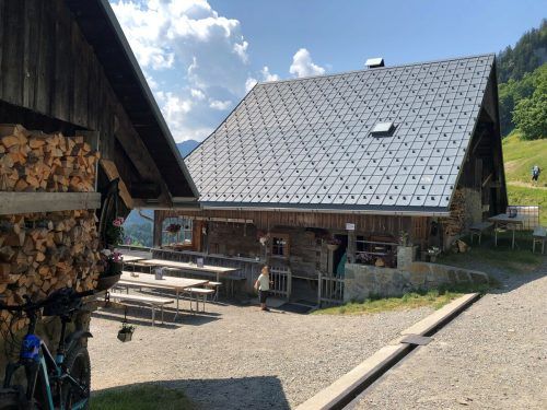 Die Staufenalpe ist während der Alpsaison bewirtschaftet.