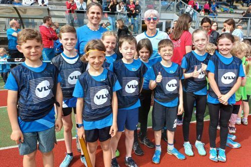 Die U10-Staffel mit den stolzen Trainerinnen.  tsl