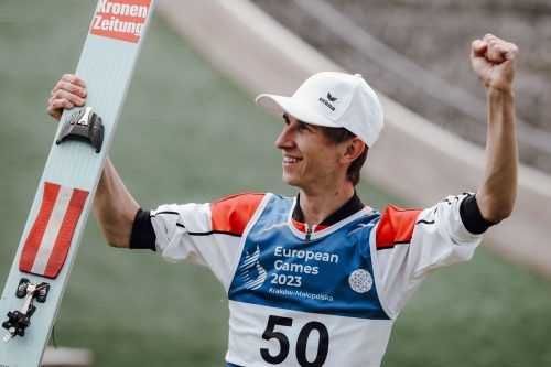 Doppelte Freude für Daniel Tschofenig. Der Kärntner sicherte sich bei den European Games Gold im Einzelspringen auf der Normalschanze und Gold im Mixedbewerb. gepa