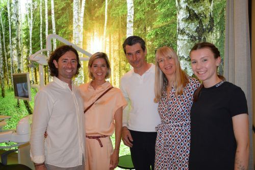 Dr. Martin von Sontagh (v.l.) mit Gattin Bernadette, Architekt Jürgen Krämer mit Gattin Susanne und Tochter Hannah. vv (3)