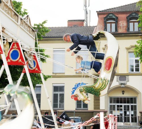 Ein Erlebnis wie früher: Die Schiffschaukeln auf der Pirateninsel.  AJK (2)