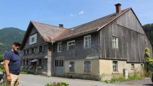 Fast ein Bilderrätsel: Auf den ersten Blick sind zwischen dem abgerissenen mehr als 200 Jahre alten Haus...
STP(2)