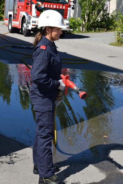 Felicitas Maier probt regelmäßig mit der Jungfeuerwehr Lustenau. Feuerwehr Lustenau (2)