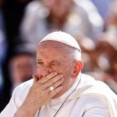 Papst erholt sich von OP