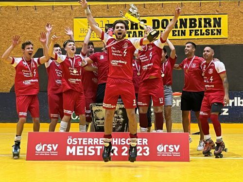 Frenetischer Jubel bei Kapitän Aurel Zehrer und dem RHC Wolfurt nach dem achten Titel in der österreichischen Bundesliga. Verein