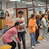 Theater Mutante tritt mit Schülern auf
