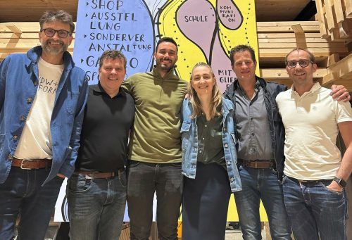 Geschäftsführer Cornell Hess mit dem neu gewählten Vorstandsteam. Rohrer