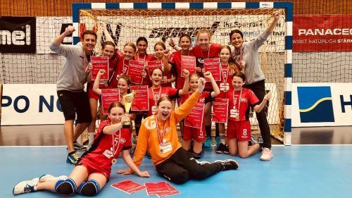 Große Freude bei den Mädchen des SSV Dornbirn-Schoren U11 über die österreichische Vizemeisterschaft.  SSV