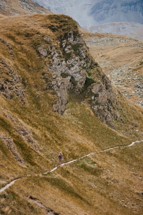 Gut begehbare Bergpfade führen durch die Berge Gargellens.  