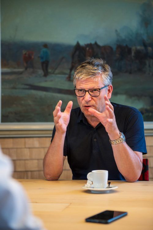 Hermann Blaßnig unterstützt die Kolleginnen und Kollegen. VN/rhomberg