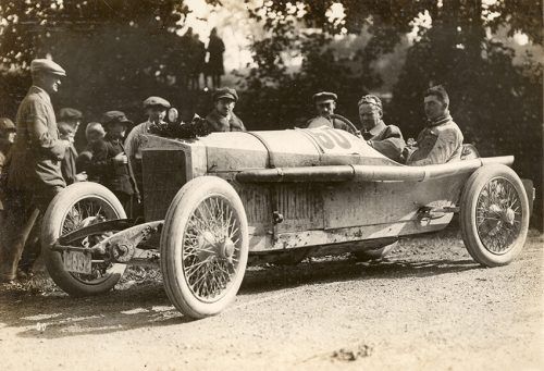 Hermann Rützler mit Beifahrer Franz Skobek stellte 1923 mit seinem Steyr in der Zeit von 5:54,9 Minuten einen neuen Streckenrekord beim Ecce Homo auf. Noger