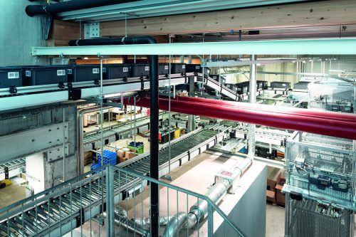 Hightech im Hochregal: keine Lieferengpässe. FA