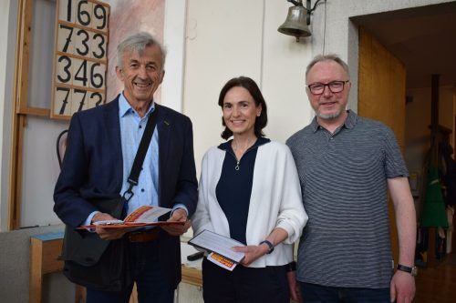 Im Einsatz: Michael Bartenstein mit Theresia Beer und Erich Kohler (v. l.).  ME (2)