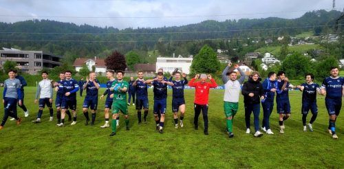 Im Rahmen dieser „Doppel-Aufstiegsfeier“ im Stadion Hoferfeld präsentiert sich der SV typico Lochau als größter Lochauer Sportverein auch seinen tollen Fans.