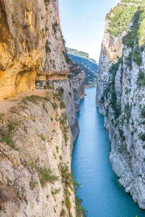 In der beeindruckenden Schlucht entlang des Flusses Noguera sollte man auf jeden Fall einen Stopp einlegen. Shutterstock