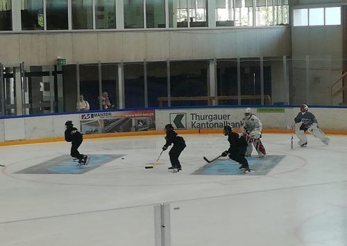 In der Eishalle von Romanshorn ging es für die Youngsters wieder aufs Eis. mima
