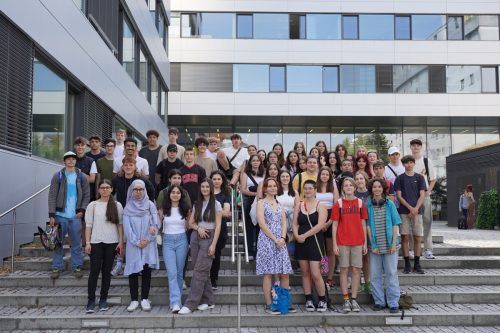 In insgesamt 49 Workshops haben Schüler mit Dozenten der FHV ein Grundverständnis von wissenschaftlichem Arbeiten erarbeitet. FHV