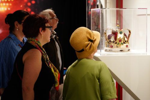 Interessierte konnten im Auktionshaus Sotheby‘s in New York einen Blick auf den berühmten Kopfschmuck des Musikers werfen. ap