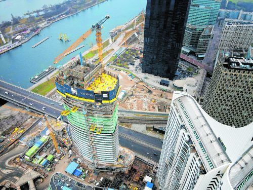 International beachtet wächst derzeit Österreichs höchster Wohnturm in die Höhe. Doka sorgt für die sichere Schalungstechnik.  FA/Doka