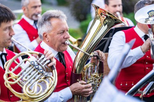 Josef Rudigier spielt hier bei einem Platzkonzert der Harmoniemusik Vandans. STO