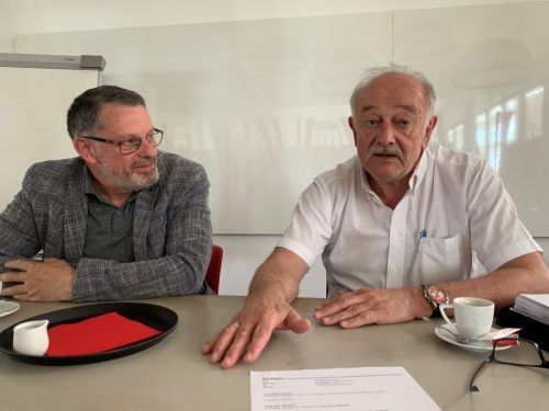 Klaus Baumann (l.) und Hans Bertsch mit einem Weckruf: Wertschätzung und Respekt verschwinden auf dem Fußballplatz. ´VN