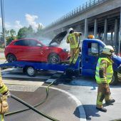 Brennende Autos halten Lauteracher Feuerwehr auf Trab