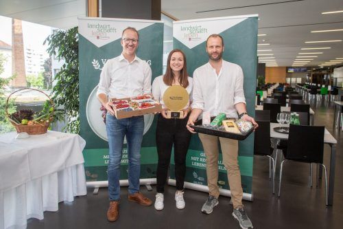 LR Christian Gantner, Koordinatorin von „Vorarlberg am Teller“ Vera Kasparek-Koschatko und Martin Stöckler.