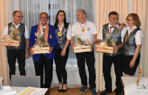 Manfred Sutter, Manfred Schnetzer, Nadine Luger, Hugo Nußbaumer, Titus Wohlgenannt und Dagmar Fenkart-Kaufmann bei der 62. Jahreshauptversammlung der Fasnatzunft Dornbirn (v. l. n. r.). cth