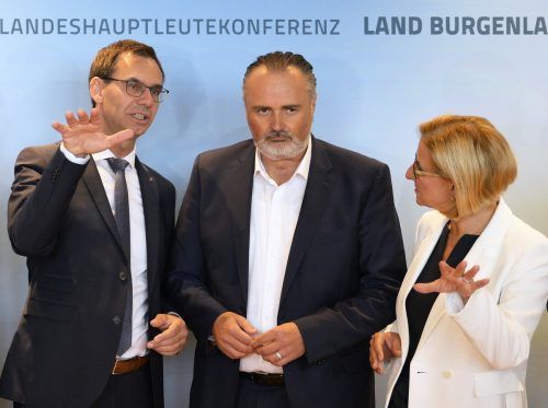 Markus Wallner, Hans Peter Doskozil und Johanna Mikl-Leiter im Rahmen der Landeshauptleutekonferenz im Burgenland. APA