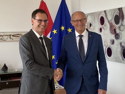Markus Wallner und Anton Mattle sind sich einig: Der Westen will auf EU-Ebene und auch innerhalb Österreichs lauter für die eigenen Themen auftreten. VN/Rauch