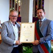 Große Jubiläen-Messe in kleinem Dorf