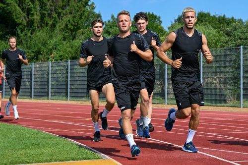 Matthias Maak, Tobias Berger, Pius Grabher, Leo Mätzler und Darijo Grujcic schwitzten auf der Laufbahn. Gepa