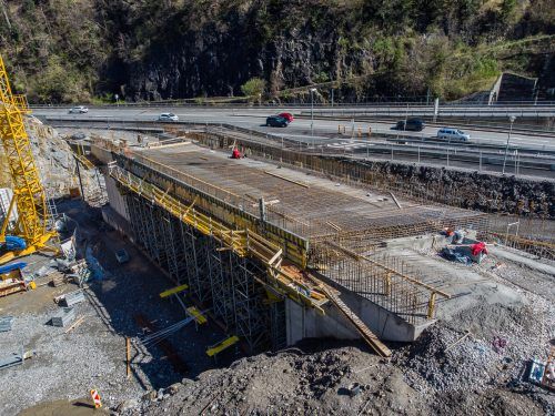 Mehrere Initiativen fordern weiterhin den Stopp der Bauarbeiten für den Stadttunnel Feldkirch. Die Bauarbeiten liegen unterdessen im Zeitplan. VN/Steurer